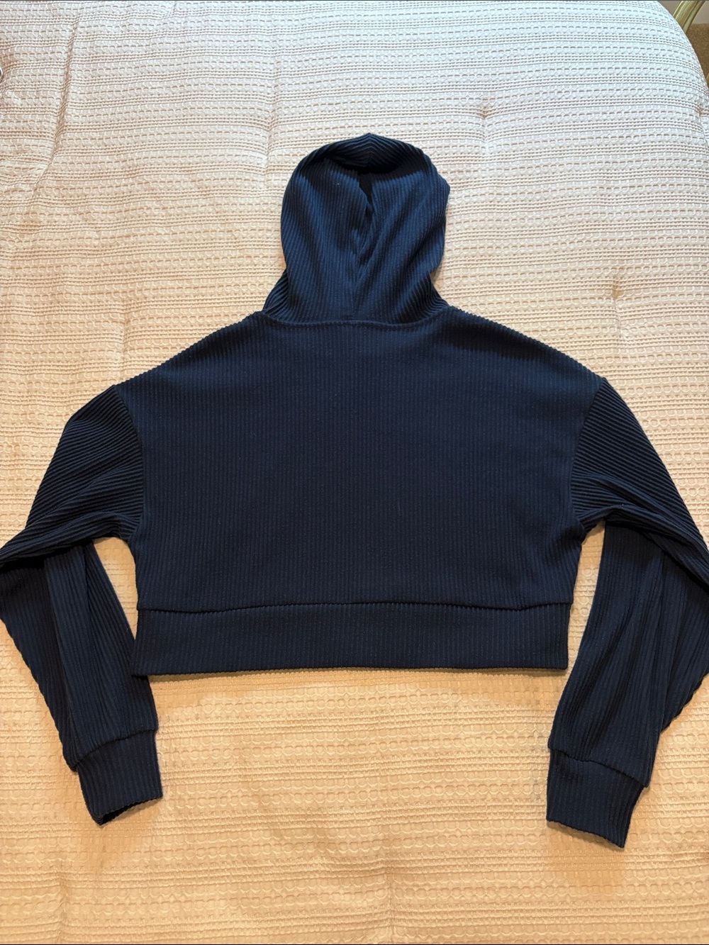 ALO Yoga Muse Women’s Ribbed Cropped Hoodie in Navy Blue - Picture 3 of 7